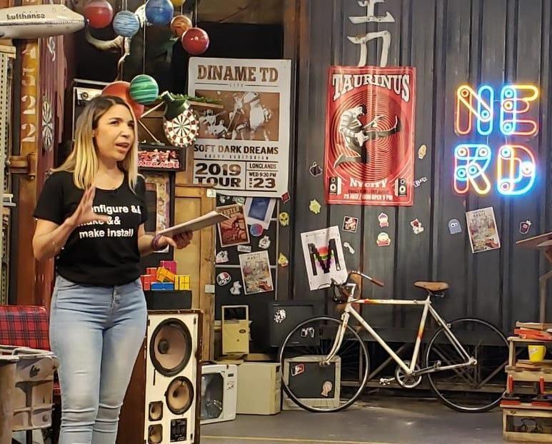 Melisa durante una presentación en Nerdearla